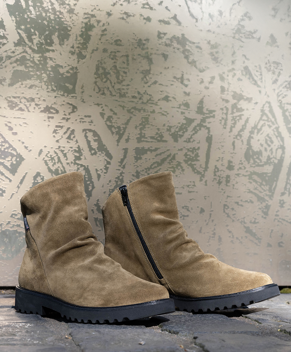 251009_Mephisto_DE_Stiefeletten_Buehne_mobil_950x1150px_01 251009_Mephisto_DE_Stiefeletten_Buehne_mobil_950x1150px_01