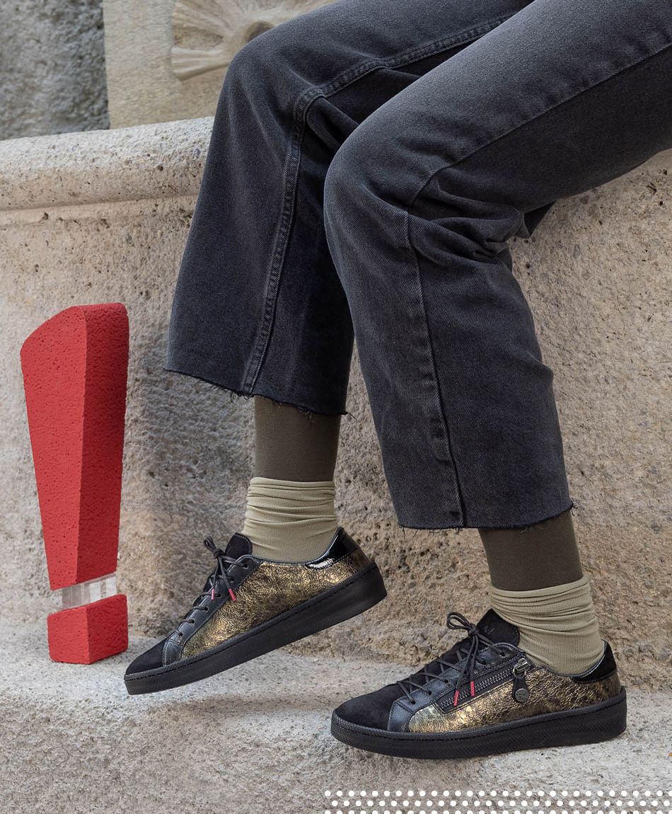 251212_Think_HW2025-26_Banner-Sneaker-Rabatt_Buehne_mobil_950x1150px_DU-01